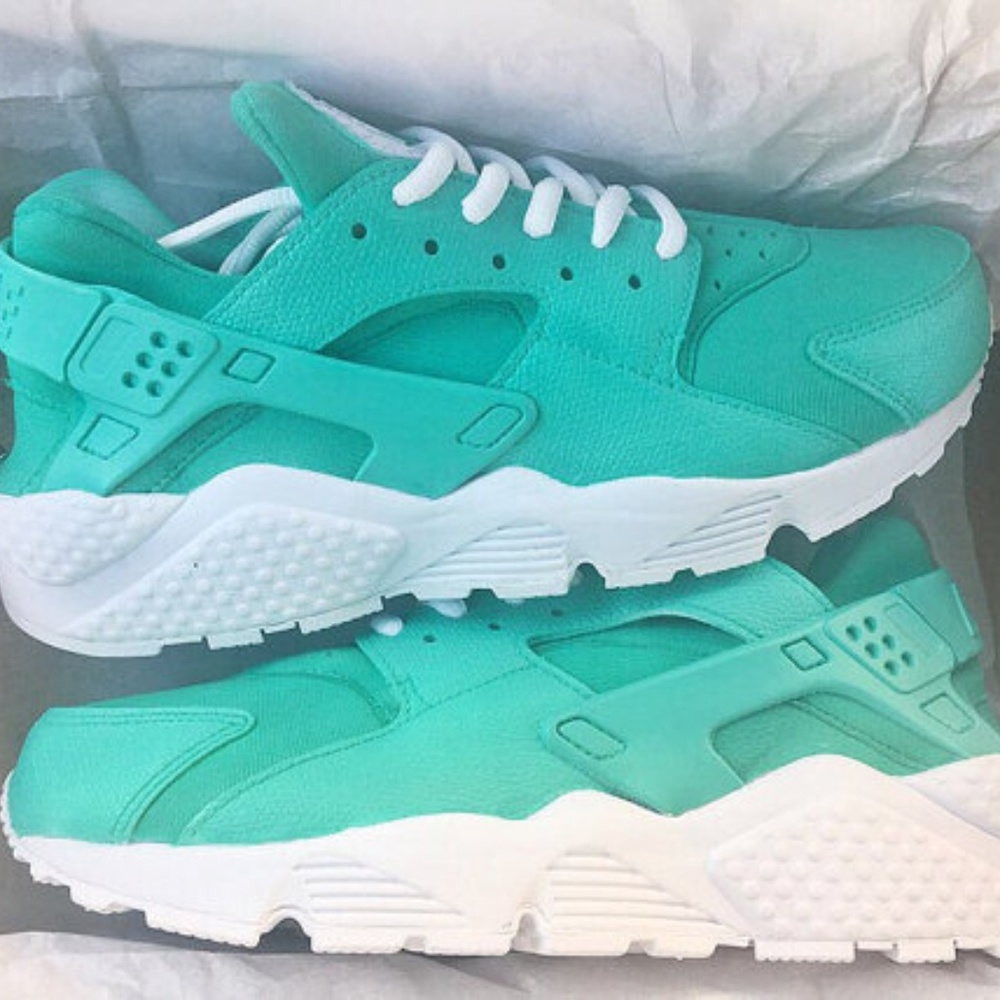 ALMOST NEW Turquoise Huraches